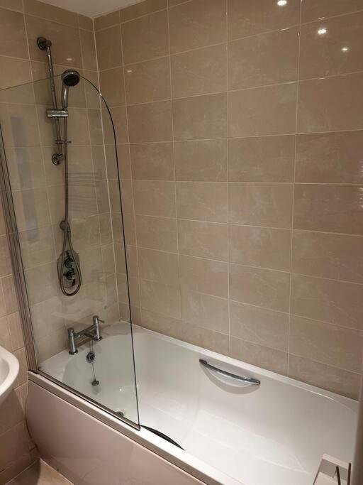 City Centre Apartment. Wrexham Exteriér fotografie